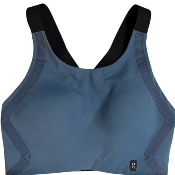 On Women's Performance Bra - Picture 6 of 11